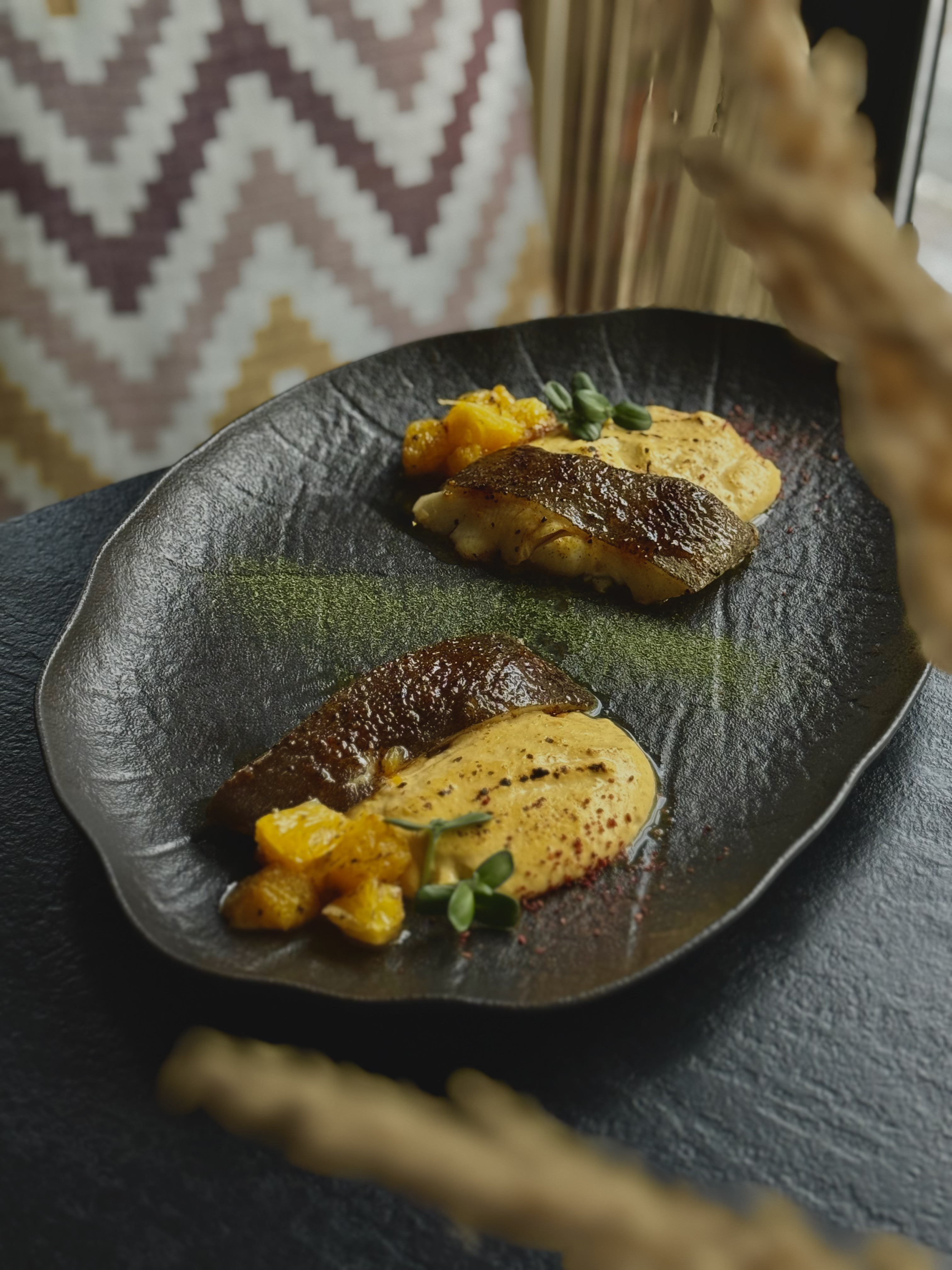 Палтус с апельсиновым джемом и кремом из кукурузы